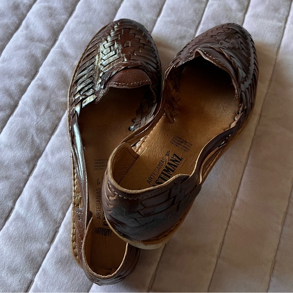 Artisan made Huarache sandals in Chocolate brown color. - Picture 4 of 11